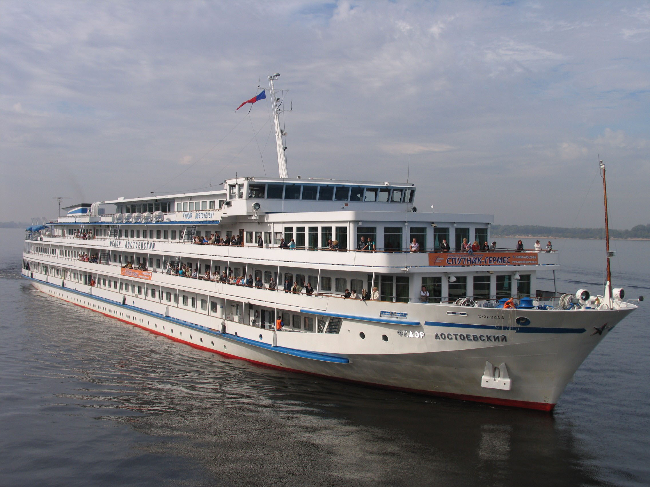 Теплоход Федор Достоевский